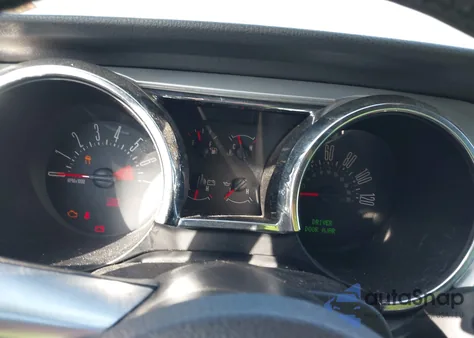 2008 Ford Mustang V6 Deluxe/V6 Premium z USA, uszkodzony, nr VIN 1ZVHT80N985126714